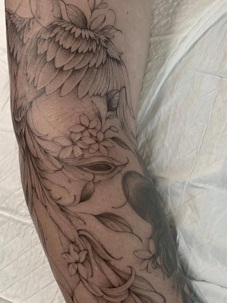 Fine line winged bird floral tattoo by @tattoopaiges
