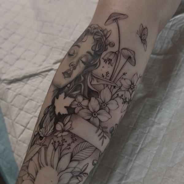 Illustrative floral woman tattoo by @tattoopaiges