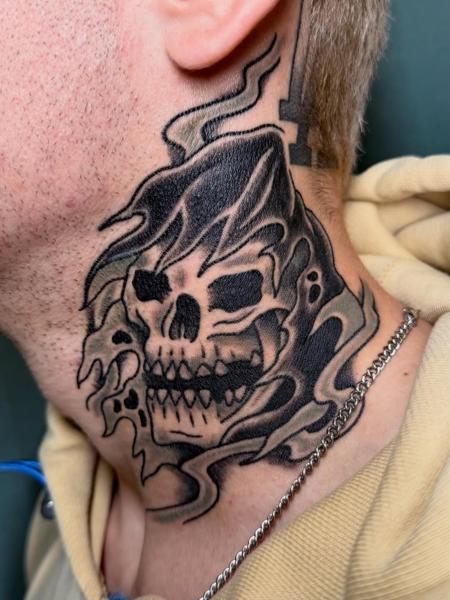Blackwork flaming skull tattoo by @panikas_tattooer