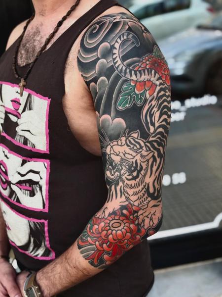 Japanese tiger and flowers tattoo by @panikas_tattooer