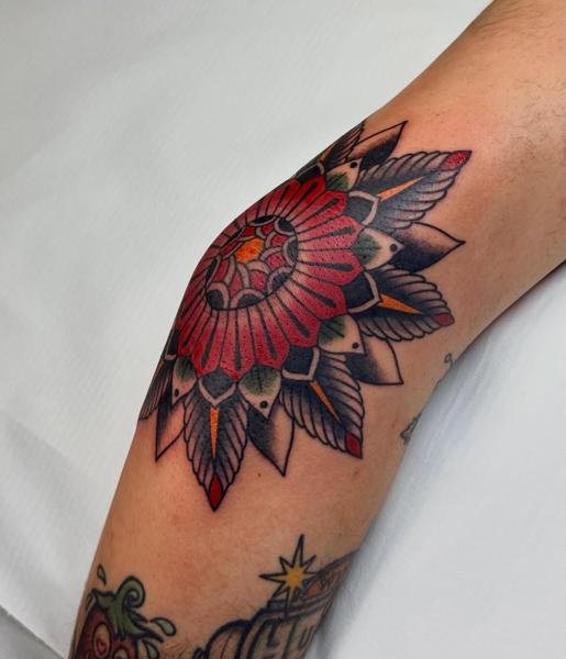 Traditional mandala flower tattoo by @panikas_tattooer