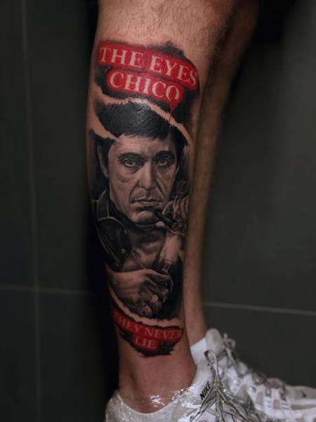 Realism portrait with text tattoo by @panikas_tattooer