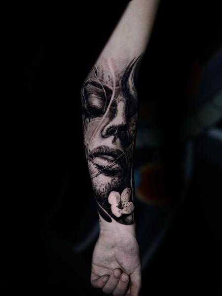 Realism woman portrait tattoo by @dast.one