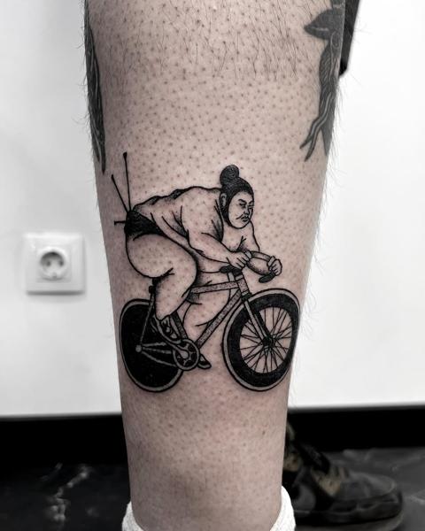 Illustrative sumo cyclist tattoo by @stonerstattoo