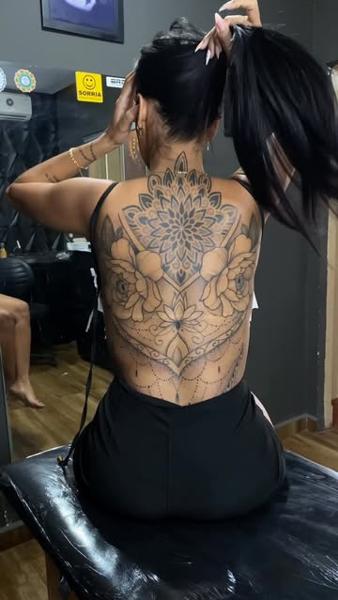 Blackwork mandala floral tattoo by @pedroepollytattoo