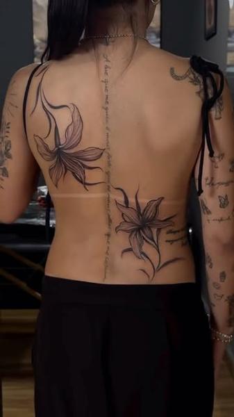 Illustrative floral elegant lilies tattoo by @pedroepollytattoo