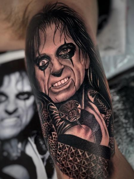 Realism rockstar portrait tattoo by @pedrovandiesel