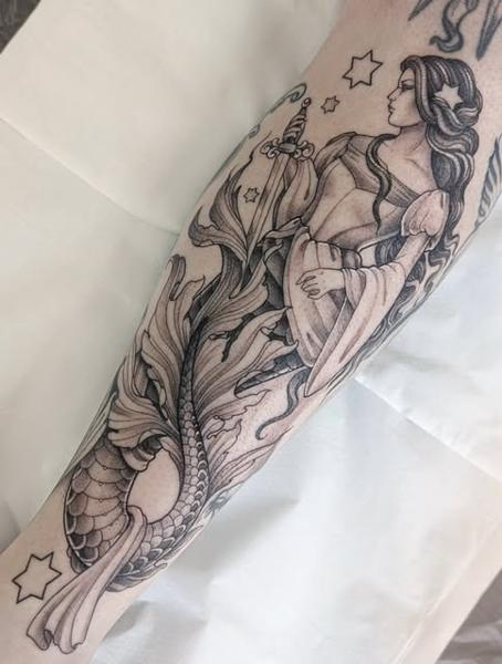 Illustrative mermaid warrior tattoo by @penelopetentakles
