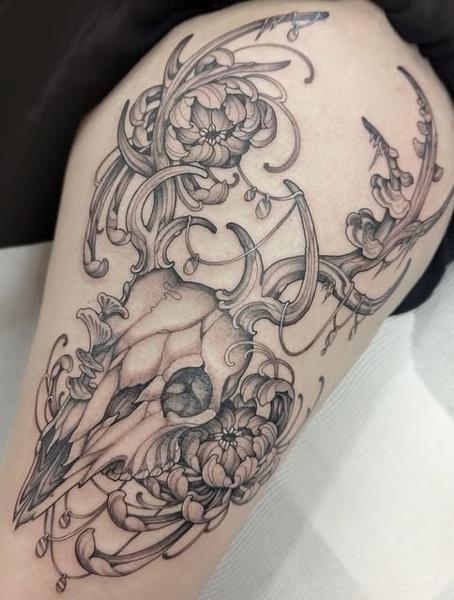 Fine line floral deer skull tattoo by @penelopetentakles