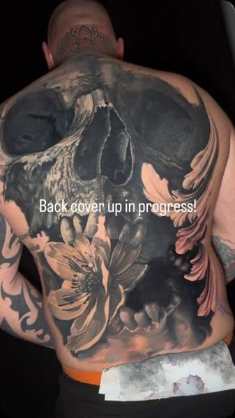 Realism floral skull tattoo by @lilpete_tattoo