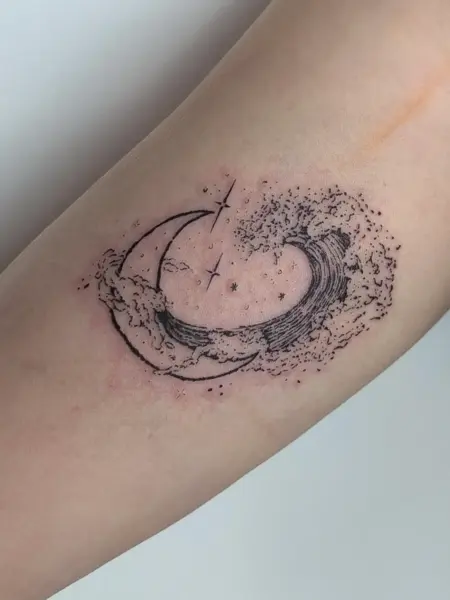 Fine line crescent wave tattoo by @artbymateospi