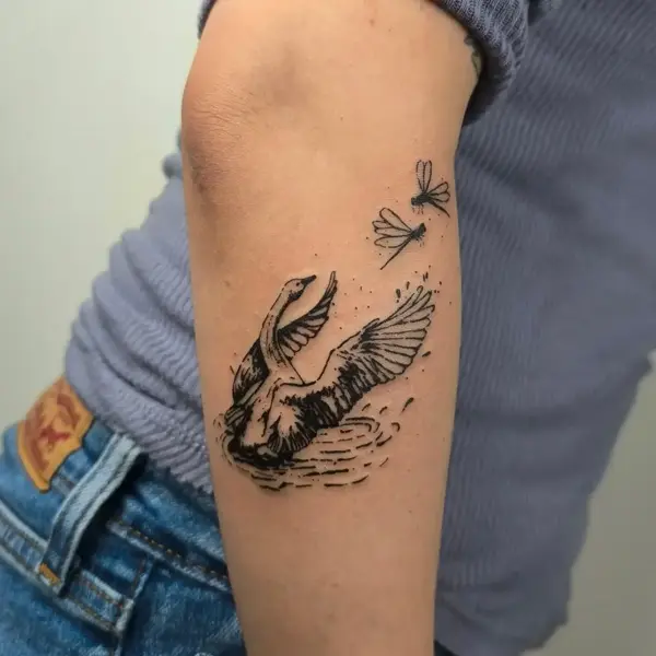 Fine line swan and dragonfly tattoo by @artbymateospi