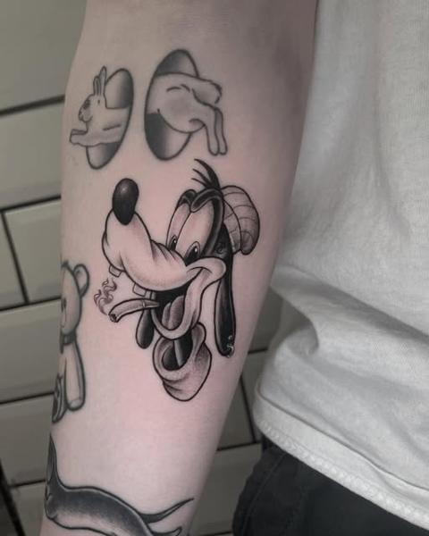 Blackwork cartoon dog tattoo by @polishpollytattoo