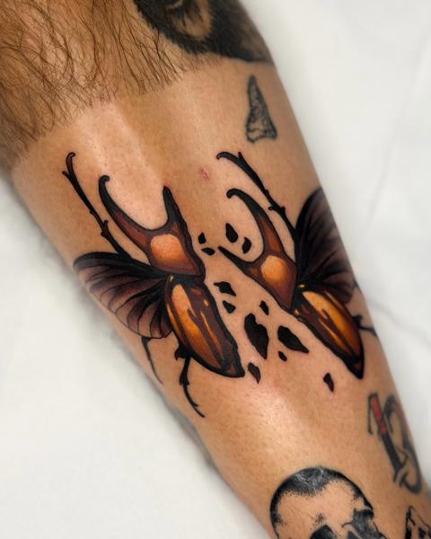 Traditional beetle tattoo by @psyhiskond