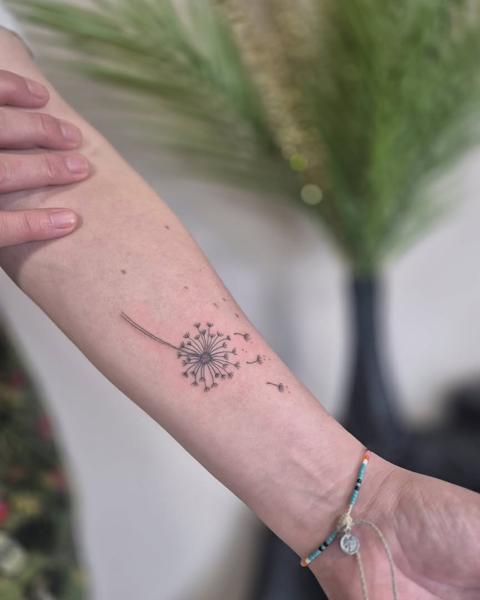 Fine line dandelion tattoo by @rachaelmarie.floraink