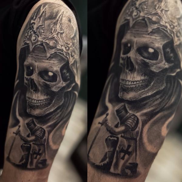 Realism crowned skull knight tattoo by @rafaels_art_and_tattoo
