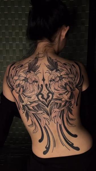 Ornamental floral ornament tattoo by @raniatattoos