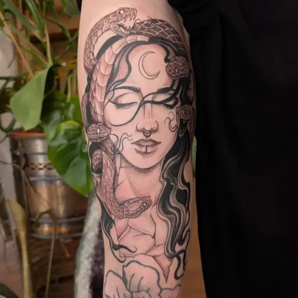 Blackwork woman with snakes tattoo by @inkleigh.tattoo