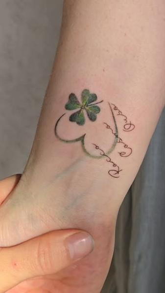 Fine line clover heart script tattoo by @tattooist_rimi