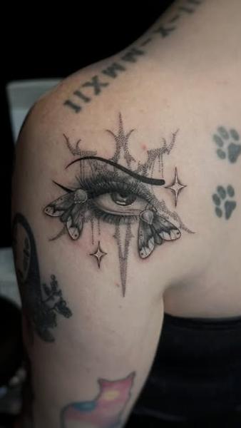Blackwork moth eye tattoo by @rosiemalonetattoos
