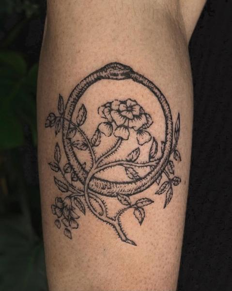 Fine line snake and roses tattoo by @samclaw