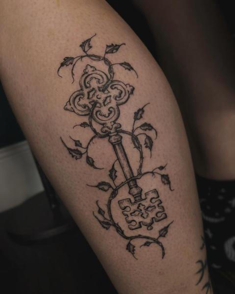 Fine line ornate key tattoo by @samclaw