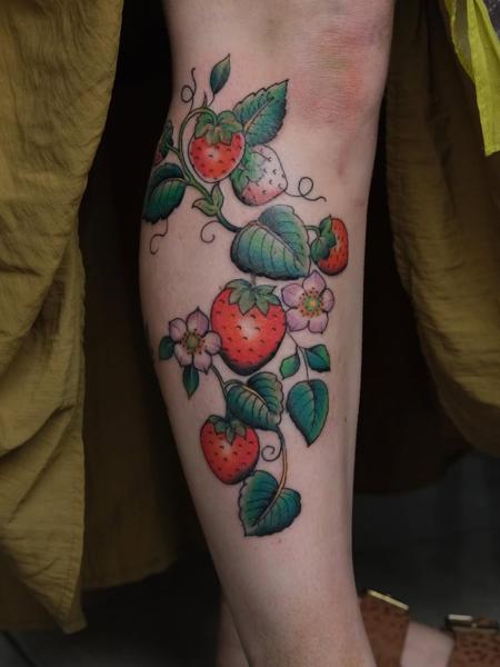 Illustrative strawberry vine tattoo by @saranna_tattoo