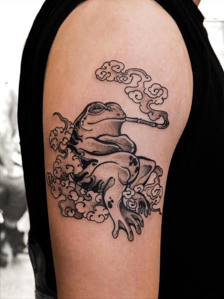 Illustrative smoking frog tattoo by @sasha.tattooist