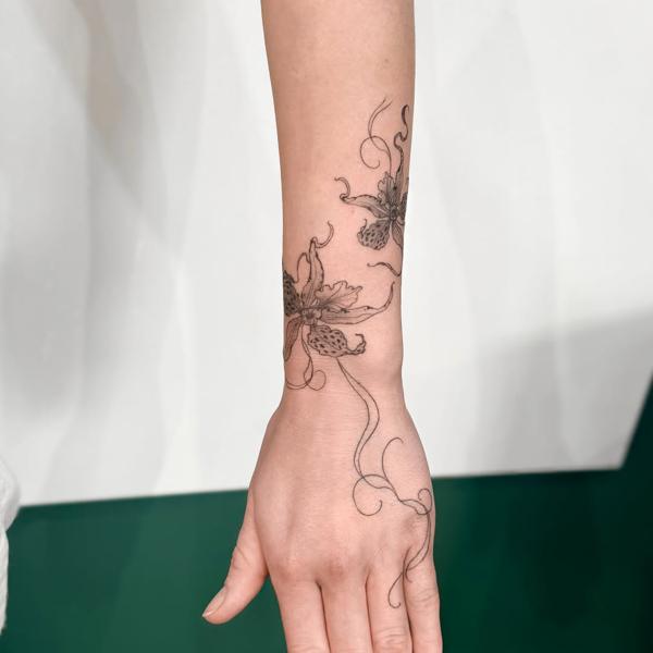 Fine line floral design tattoo by @sasha7tattoos
