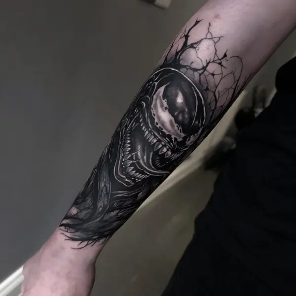 Blackwork venom character tattoo by @rayne.tattoos