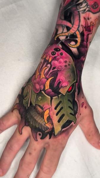 Neo-traditional alien helmet tattoo by @seannewmantattoo