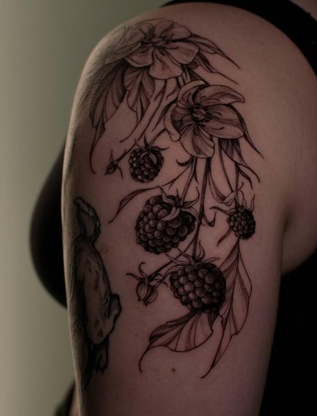 Blackwork floral berries tattoo by @sem_tattooer