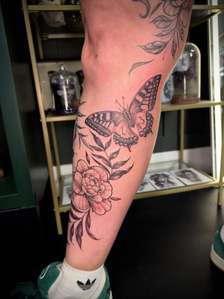 Fine line butterfly and flower tattoo by @sharneeoliver_tattoo