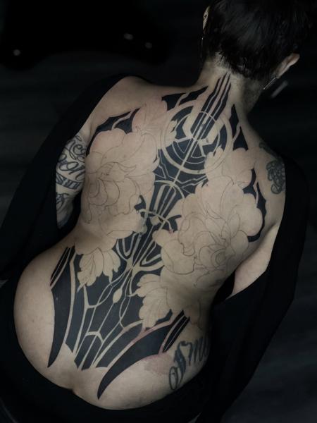Blackwork geometric floral tattoo by @shoutone_