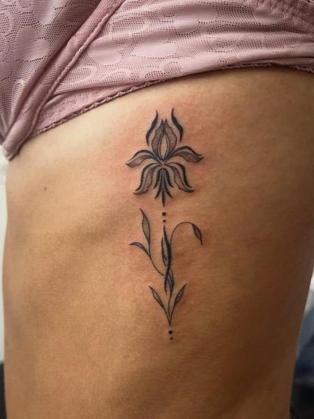 Fine Line floral design tattoo by @sidryantattoo