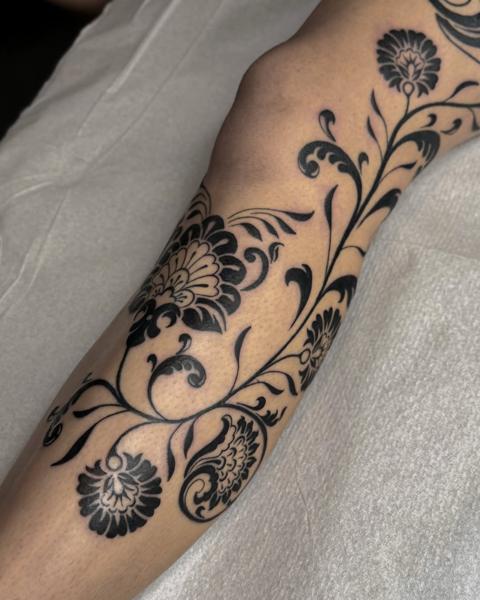 Blackwork ornamental floral tattoo by @smartat_