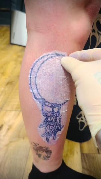 Fine line crescent moon tattoo by @snowy_tattoo