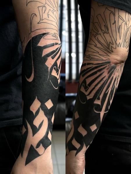Tribal tribal pattern tattoo by @sofinatattoo