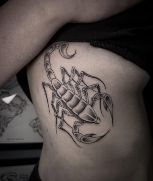 Blackwork scorpion tattoo by @sonnyrohantattoo