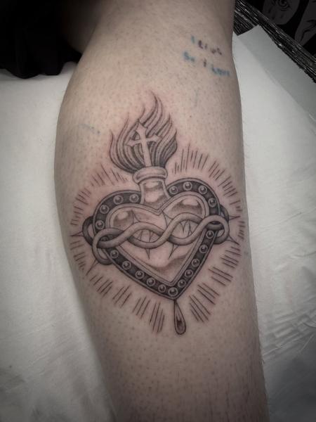 Blackwork sacred heart tattoo by @sonnyrohantattoo