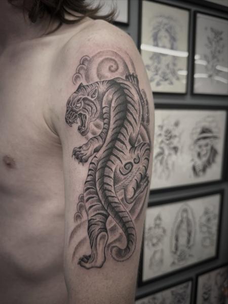 Japanese japanese tiger tattoo by @sonnyrohantattoo