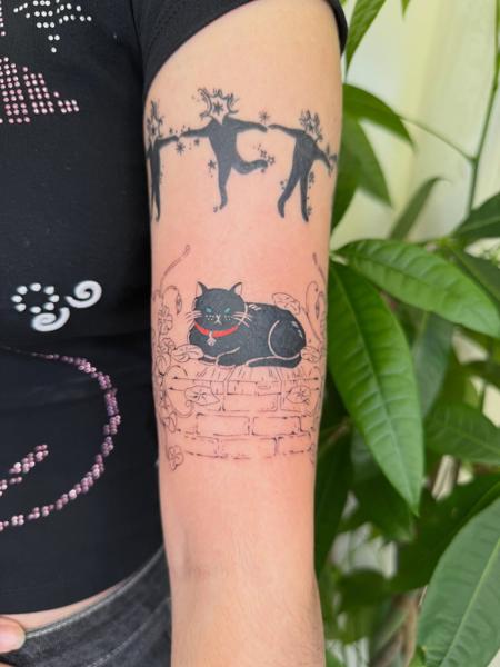 Illustrative black cat tattoo by @soso_tattoo.hk