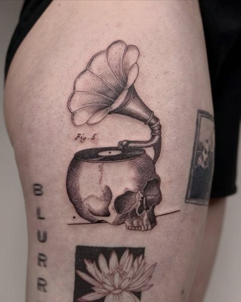 Dotwork skull gramophone tattoo by @_avlamis