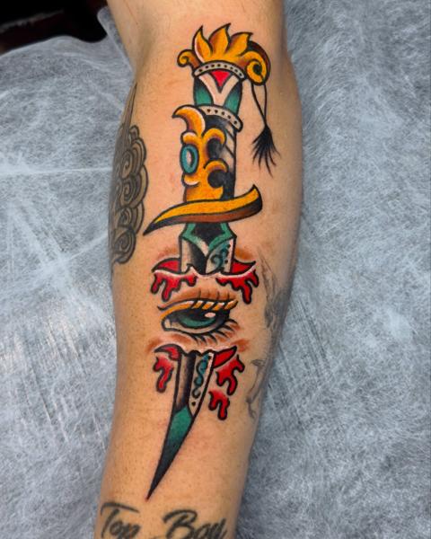 Traditional dagger eye tattoo by @stef_mits_tattoo