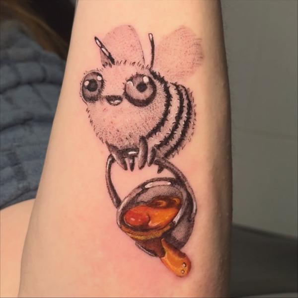 Illustrative cute bee tattoo by @delina_st_tattoo