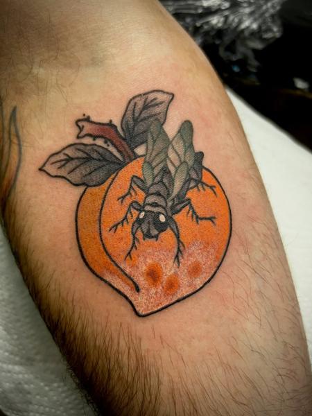 Traditional fly on peach tattoo by @curwen_tattoo