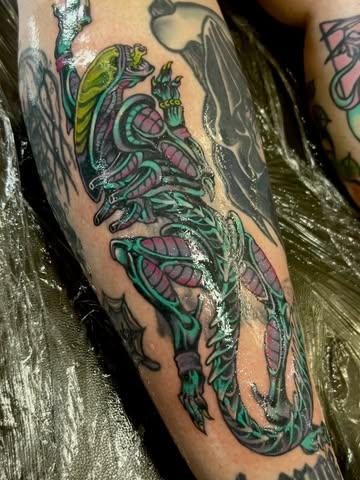 Neo-traditional alien creature tattoo by @curwen_tattoo