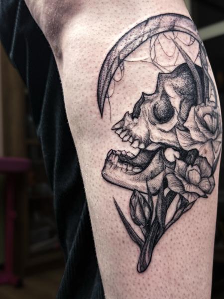 Dotwork floral skull tattoo by @sue_tattoos