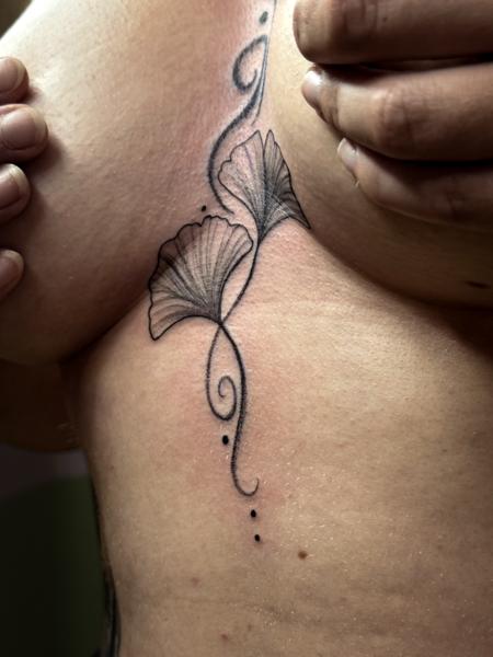 Fine Line ginkgo leaves tattoo by @sue_tattoos