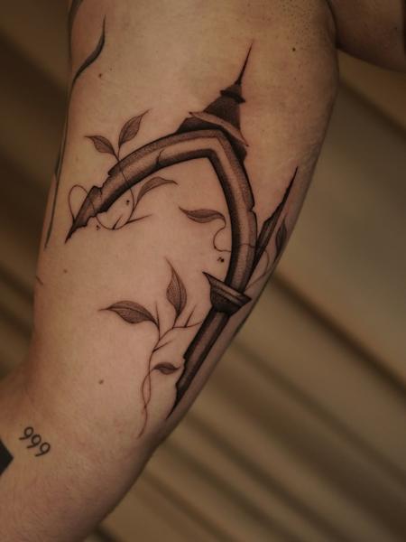 Fine line architectural arch tattoo by @sylvia__ink